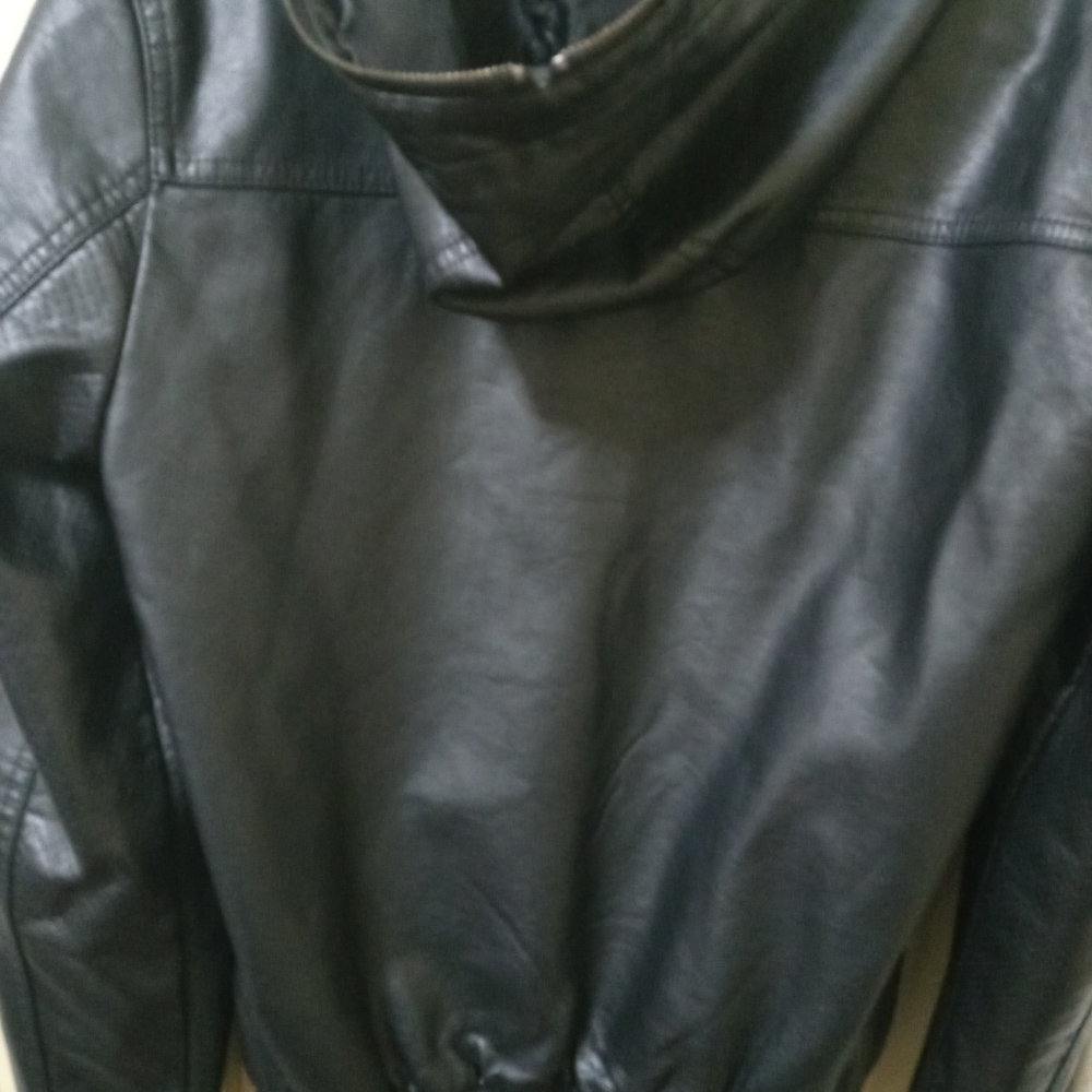 Leather jacket 🧥 - Picture 2 of 2